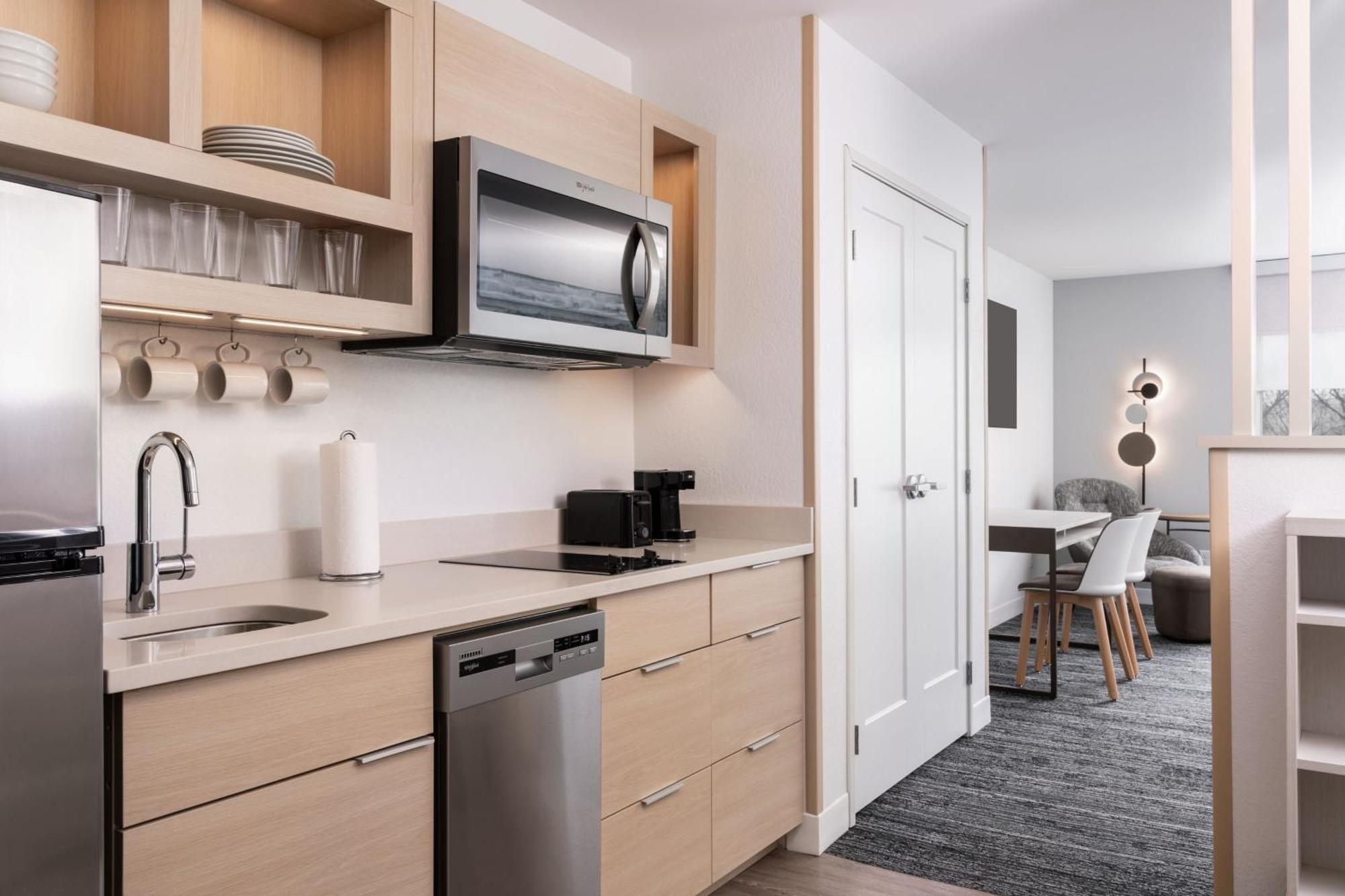 Towneplace Suites By Marriott New Philadelphia Exterior photo